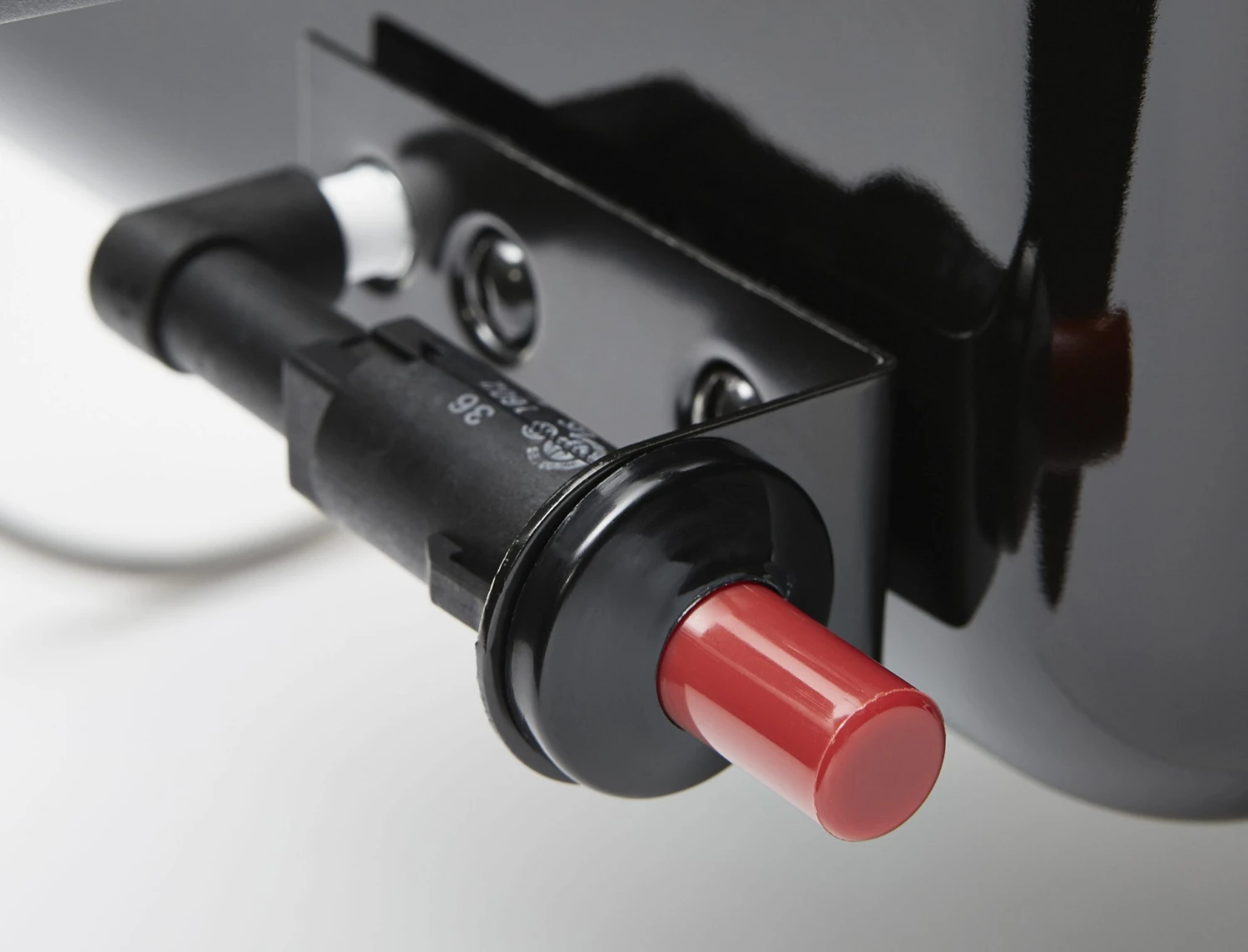 Weber Grills Go-Anywhere LP Gas Grill 6 Weber Grills Go-Anywhere LP Gas Grill - Image 6