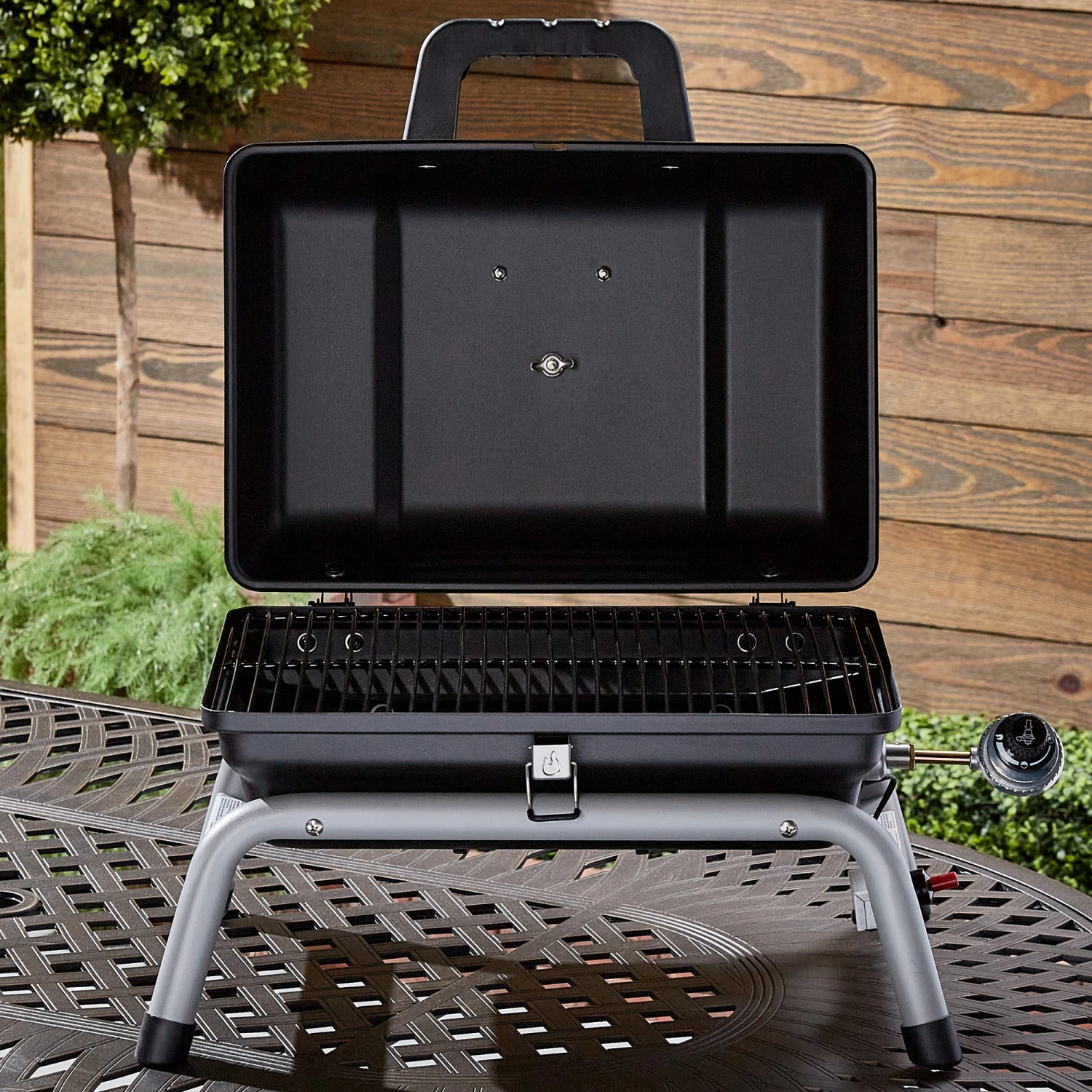 Char-Broil Grills Black 9500-BTU 240-sq in Portable Gas Grill 5 Char-Broil Grills Black 9500-BTU 240-sq in Portable Gas Grill - Image 5