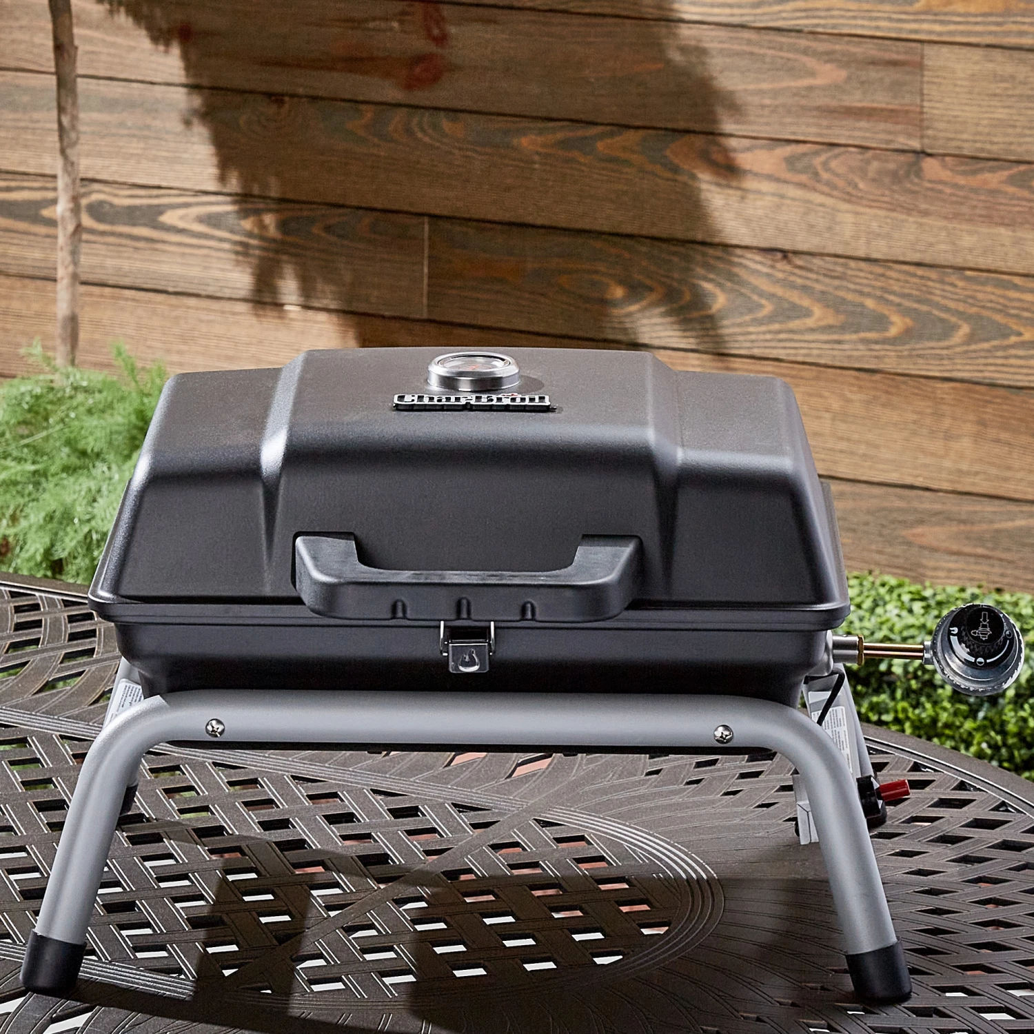Char-Broil Grills Black 9500-BTU 240-sq in Portable Gas Grill 3 Char-Broil Grills Black 9500-BTU 240-sq in Portable Gas Grill - Image 3